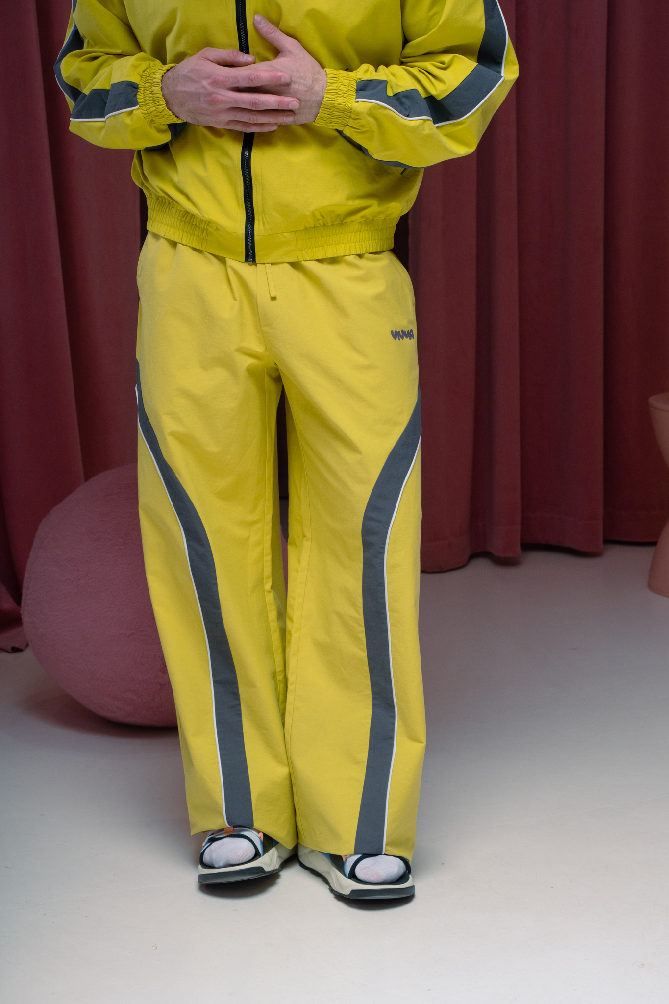 Брюки с лампасами спорт Желтые